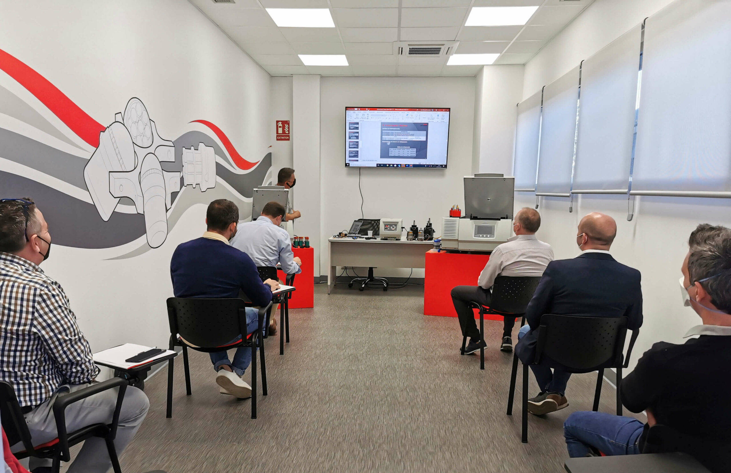 Cooperate and progress: technical trainings for our distributors and technical services